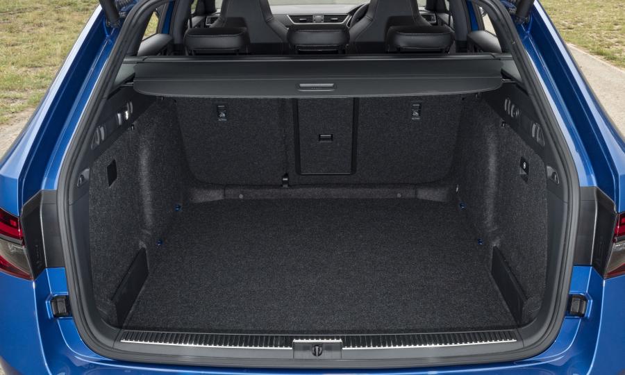 Багажник Skoda Superb Combi 4x4 SportLine 2019 года  (UK) (фото 34 из 34)